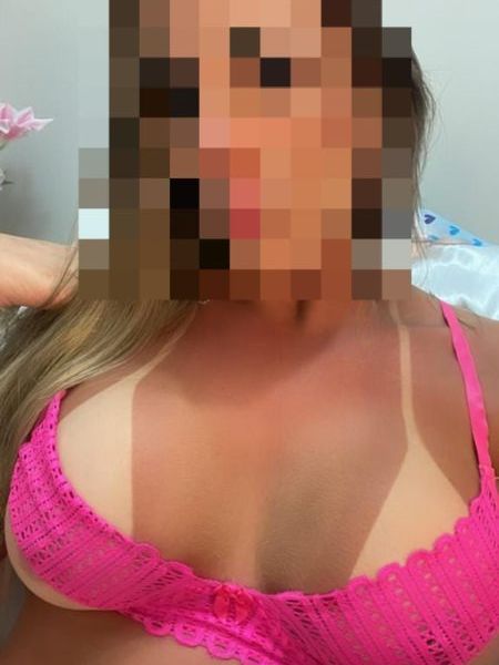 Olá meus amores! Me chamo jamily Castro, tenho 24 aninhos e estou aqui na cidade com local , discreto, tranquilo, sozinha. atendendo em motéis e Hotéis da região também. 🥰 Sou uma ninfeta bem feminina, educada, gentil e safadinha, uma loira espetacular ,tenho um corpo lindo e escultural da pele macia e delicada com um bronzeamento natural. Tenho 1,78 de altura e peso 70 kilos. Na maioria das vezes sou completa ativa e passiva e dar meu cuzinho com vontade, mas caso queira dar seu cuzinho tbm estou disposição para ser ativa com você usando meu membro de 19cm que adora soltar uma porra bem quentinha e farta. No nosso encontro vamos nos conhecer, ter uma boa conversa e aproveitar muito nosso tempo juntos. Gosto de deixar meus clientes à vontade, vou estar sempre bem arrumada, cheirosa e limpinha, espero te encontrar da mesma forma! Pode ter certeza que vai valer cada centavo pago para sair comigo, pois vou te satisfazer com todo meu prazer bem gostosinho! 😍 Além de encontros, faço vídeo-chamadas virtuais e ainda realizo alguns fetiches como ,beijo grego e chuva dourada. Etc.. claro com valor a mais . Se você está procurando uma jovem acompanhante trans muito feminina com um corpo lindo, suave, sensual, elegante e deliciosamente requintado, eu sou a única para você… Eu ofereço a você um serviço de suporte de primeira linha, de qualidade, discreto e confidencial. Sempre atenta ao menor dos seus desejos, gosto de entreter com lindas lingeries. possa me preparar com antecedência e atender seu desejo e recebê-lo nas melhores condições… Estou disponível a partir das 10 hrs todos os dias. Minhas taxas para local . Uber por conta do cliente. Pernoite: a combinar . E minhas condições não são negociáveis !!! (Eu odeio pechinchar) Atribuo grande importância à higiene, respeito e pontualidade. Qualquer marcação feita deve ser confirmada 1 hora antes, Estou totalmente disponível para pessoas educadas e responsáveis aguardo retorno de vocês meus amores sua diva os aguarda.