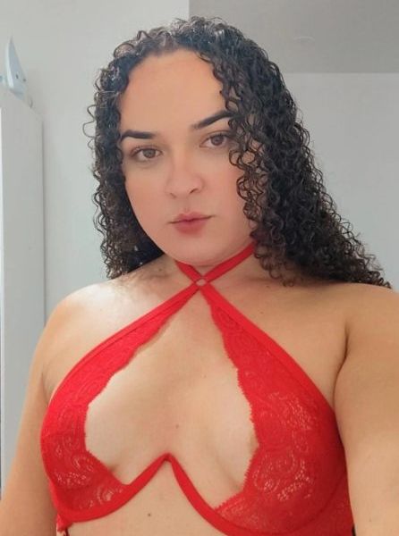 Olá meus amores espero que esteja tudo bem com vocês! Me chamo Esther sou uma trans ninfetinha, estilo namoradinha sem frescura! Morena, cabelos cacheados, alta, peitos naturais tudo que você precisa para realizar seus desejos! Faço massagens com finalização, programa, viagens etc… Trabalho com venda de fotos e vídeos, caso queira me conhecer melhor e ver um pouco do meu trabalho acesse meu Privacy 😉