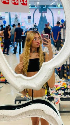 Alondra Comelles