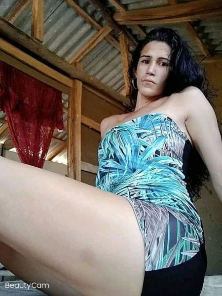 Hola a todos soy chica trans gusto en conocerlos espero mediante mi estadía conocer muchas amistades , soy sencilla delgada y muy buena persona 