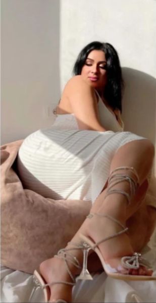 Hi, I am a transsexual in Egypt. I love upscale people, and my interviews are in business, and I make video calls and sex voice calls.
