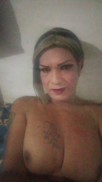 Hola mis amores soy una chica trans muy complaciente soy pasiva me gustan los detalles los chocolates ago lo que quieras me gustan los fetiches 