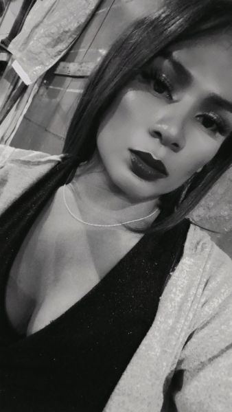 Soy una chica trans.
Estoy aquí para complacer tu lujuria y fantasías.
Me caracterizo por ser una chica cariñosa, amable, educada, caliente Sumisa/Dominante.
