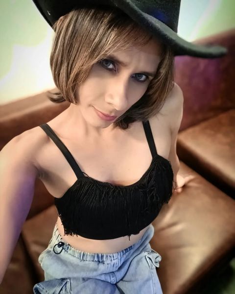 Hola soy Cristal una hermosa chica Trans linda y femenina en Bogotá. Tengo 28 años, sería, decente, con buenos sentimientos, trigueña, delgada, peso 55kg, mido 1.70 mts, vivo en Chapinero y cuento con sitio 100%  discreto. Cuento con parqueadero para moto. Llámame 322 2288774