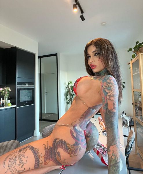 The hot Latina has a slim, fantastic figure and will ignite the fire in you with her temperament!

Let the hot multi-talent keep you active with top service
pamper passively.