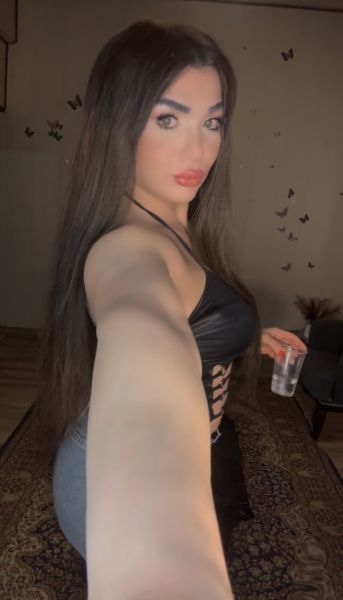 Hey Gentlemen, Are you excited to meet the one and only Ariana👄 a 21 years old stunner, young wild and free! 😘 I will turn your fantasy into reality
I have a feminine petite body with a big surprise for you 😘 I have so many things to 